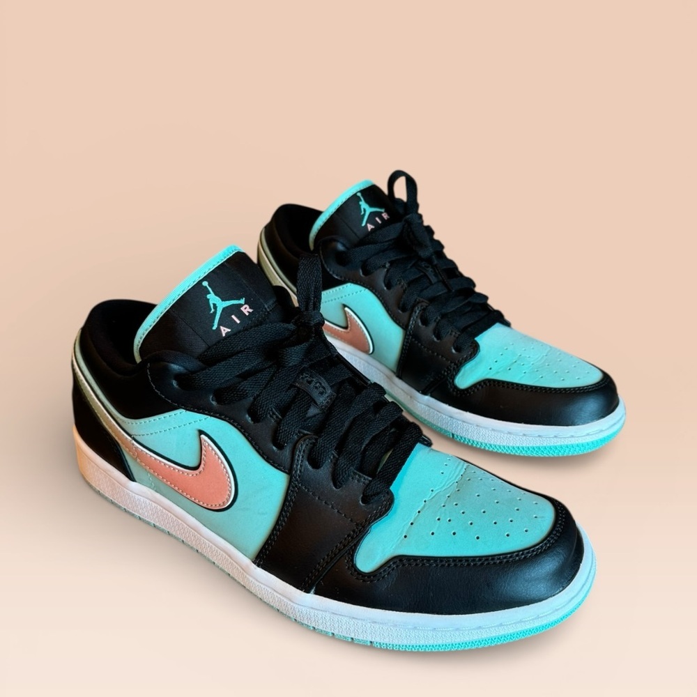 Air Jordan 1 Low SE "Tropical Twist - Picture 3 of 8